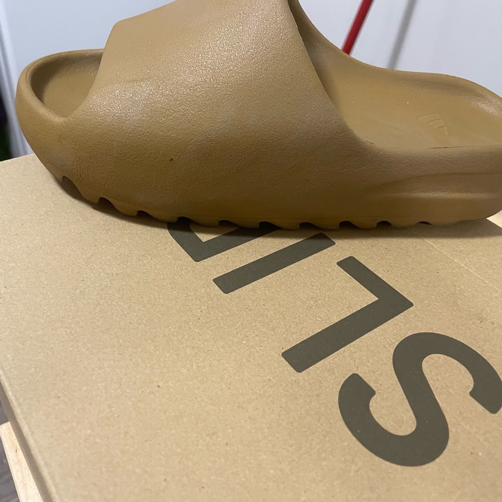 Yeezy brown camel 🐫 slides